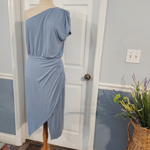 Elegant One-Shoulder Blue Dress - Picture 2 of 10